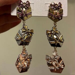 Gift box earrings